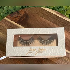 Lavaa Lashes